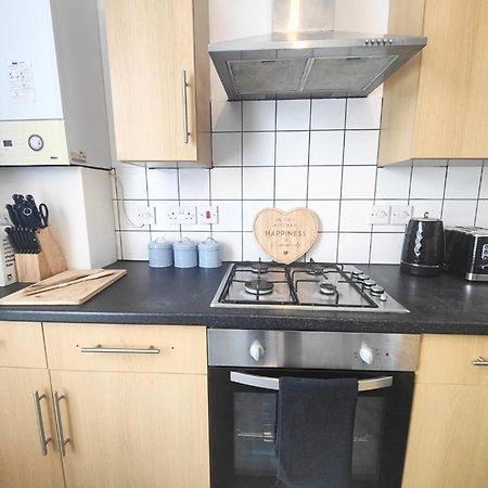 Lovely 3 Bedroom Serviced Apartment In Leytonstone لندن المظهر الخارجي الصورة